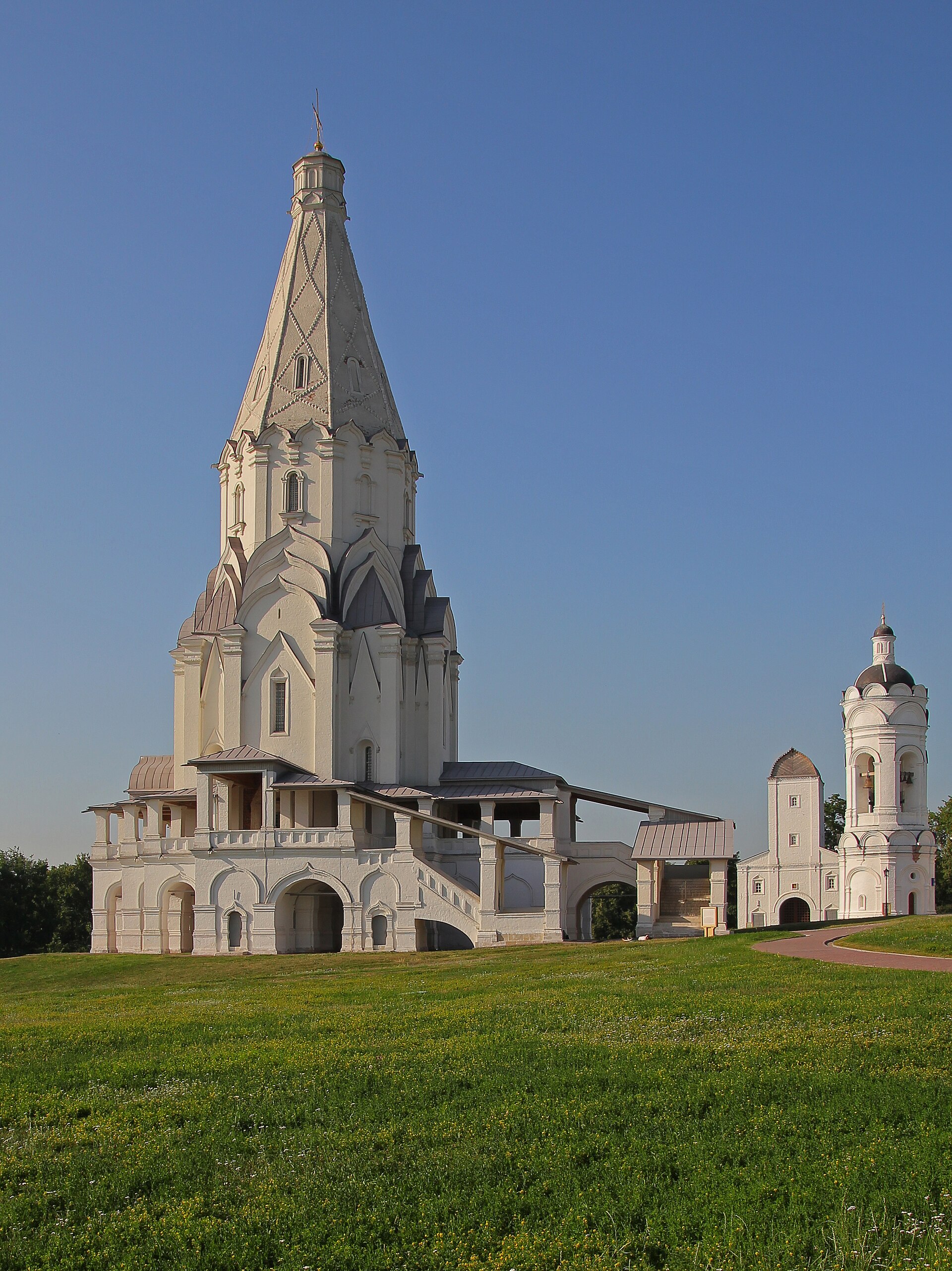Kolomenskoye Tsar Estate and Wooden Palace Tour