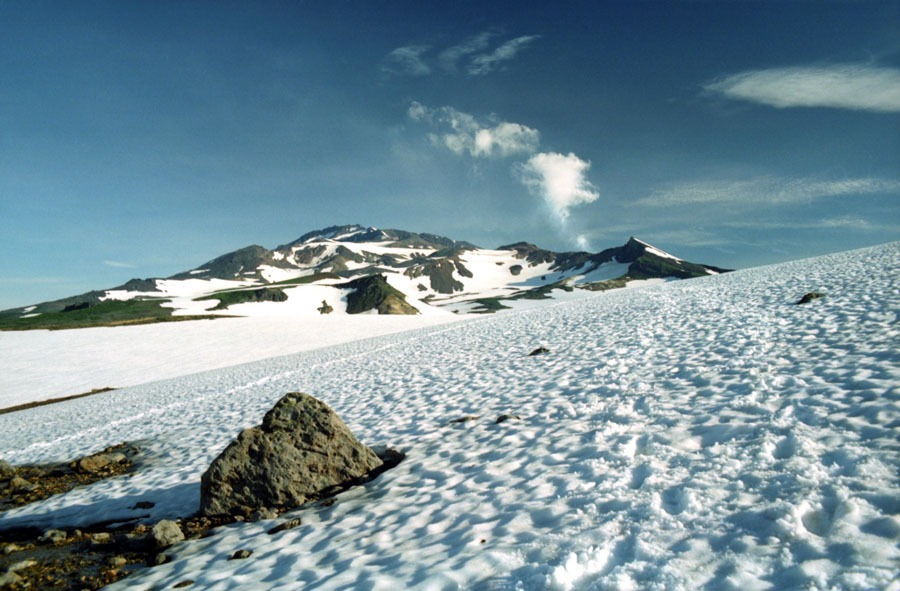 Mutnovsky Volcano and Dachnye Hot Springs Tour