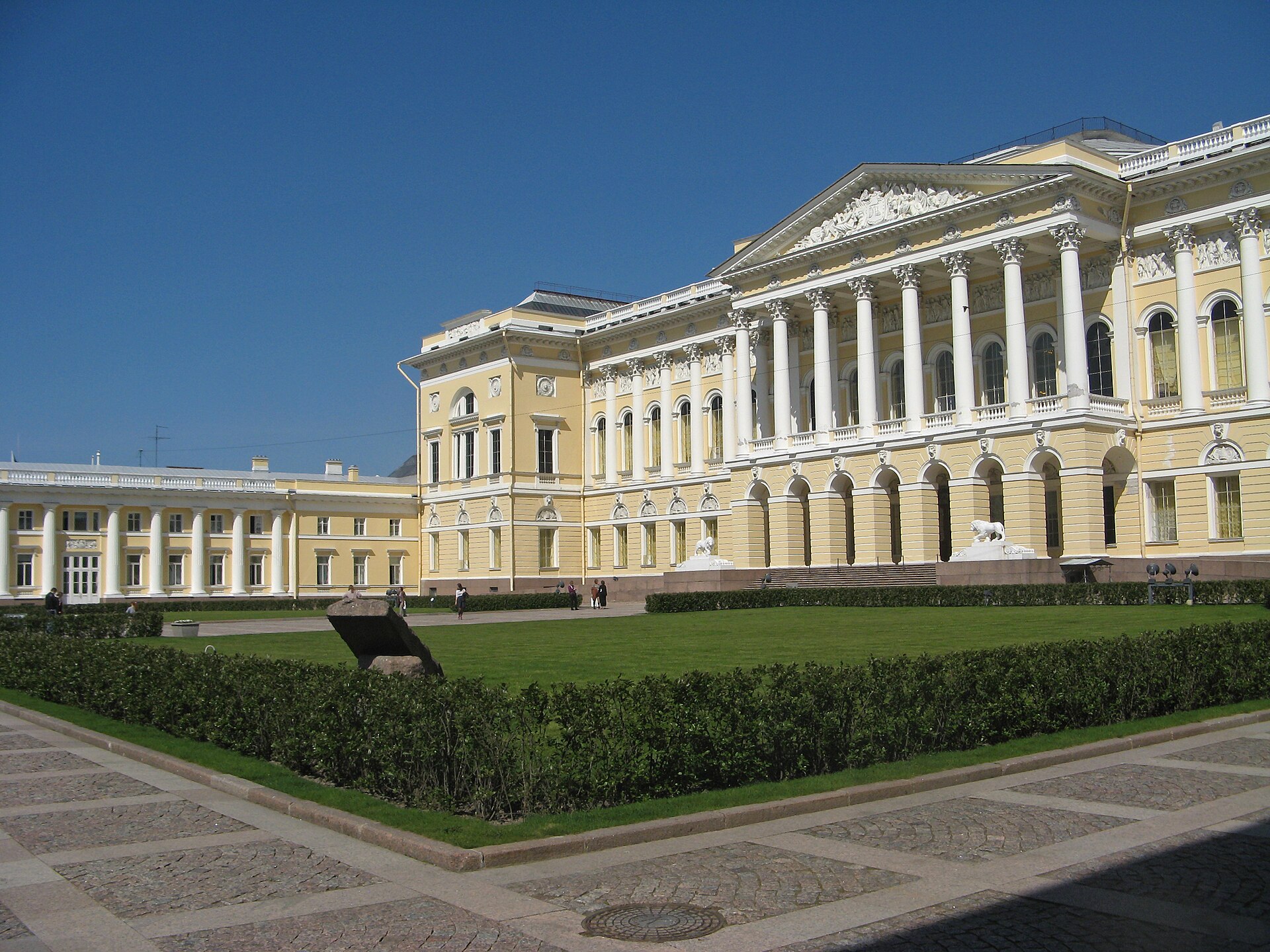 Russian Museum and Mikhailovsky Garden Art Walk