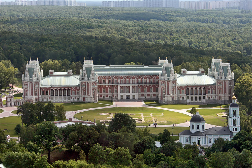 Tsaritsyno Palace Park and Southern Moscow Tour